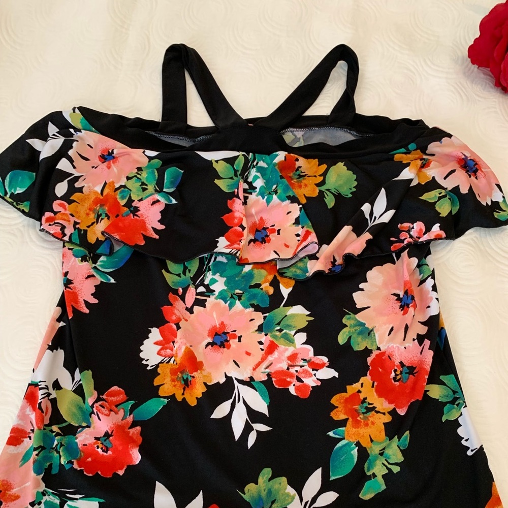 Cold Shoulder Top - Picture 4 of 4